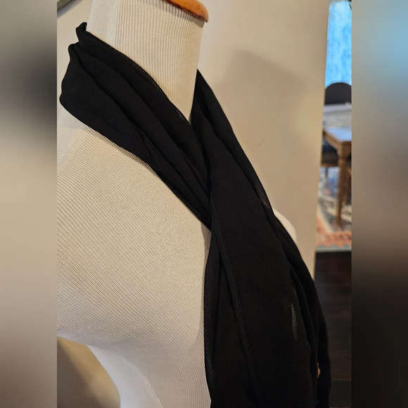 Chico's Women's Vintage Black Floral Rectangle Scarf 100% Rayon. Standard size. - Picture 4 of 6